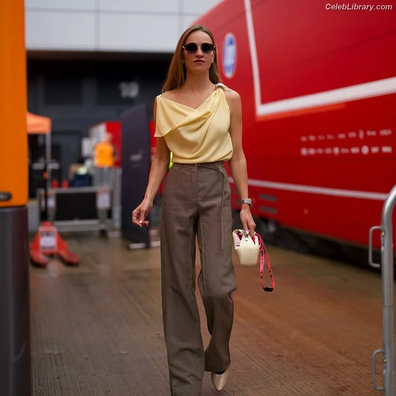Carmen Jorda photo 2 of 49