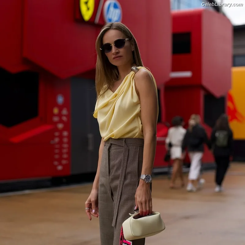 Carmen Jorda photo 3 of 49