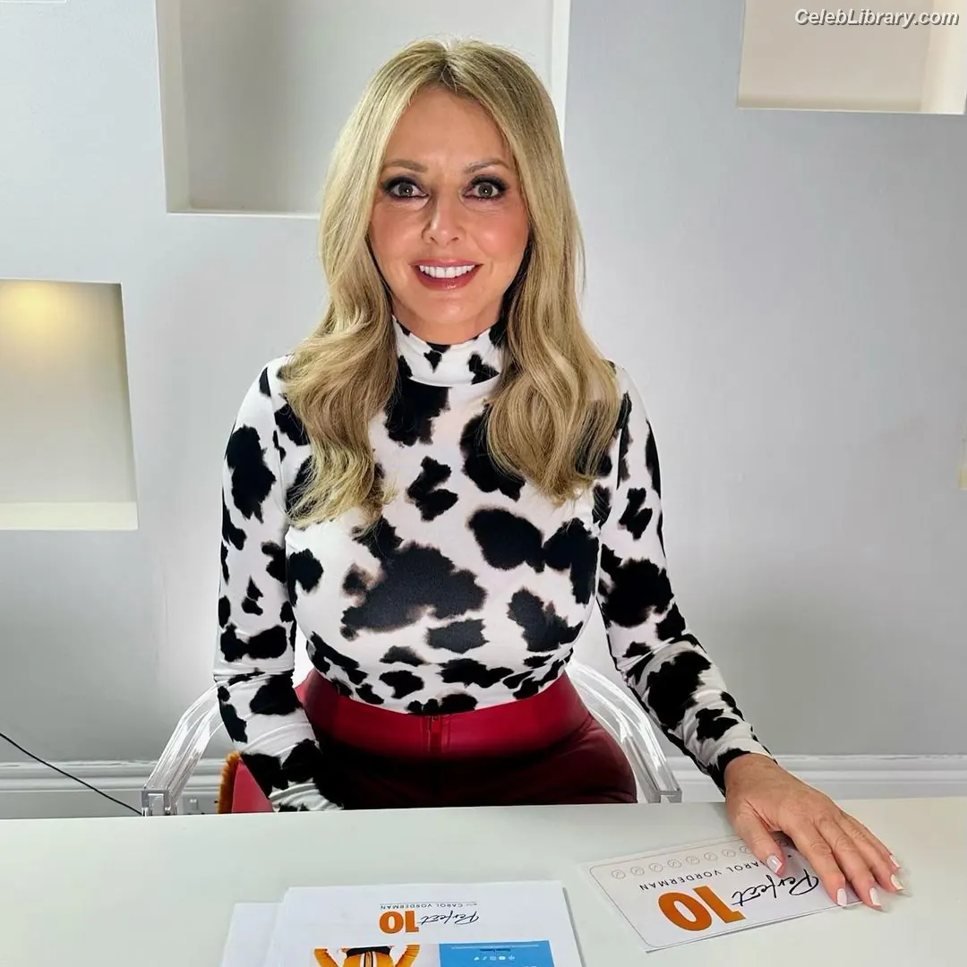 Carol Vorderman photo 4 of 678