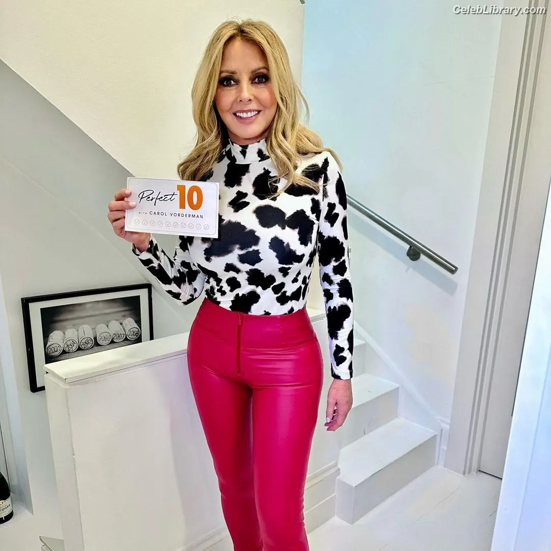 Carol Vorderman photo 7 of 678