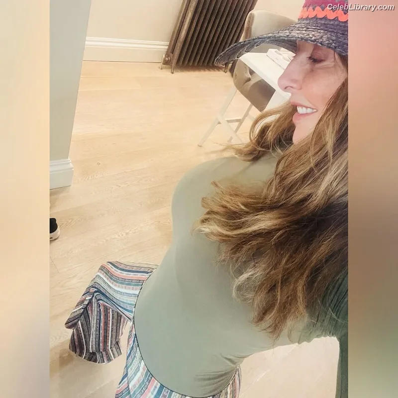 Carol Vorderman photo 8 of 679