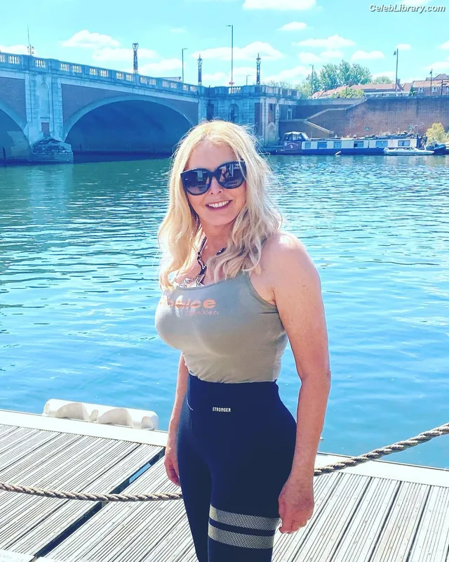 Carol Vorderman photo 5 of 679
