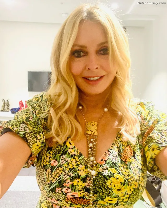 Carol Vorderman photo 10 of 679