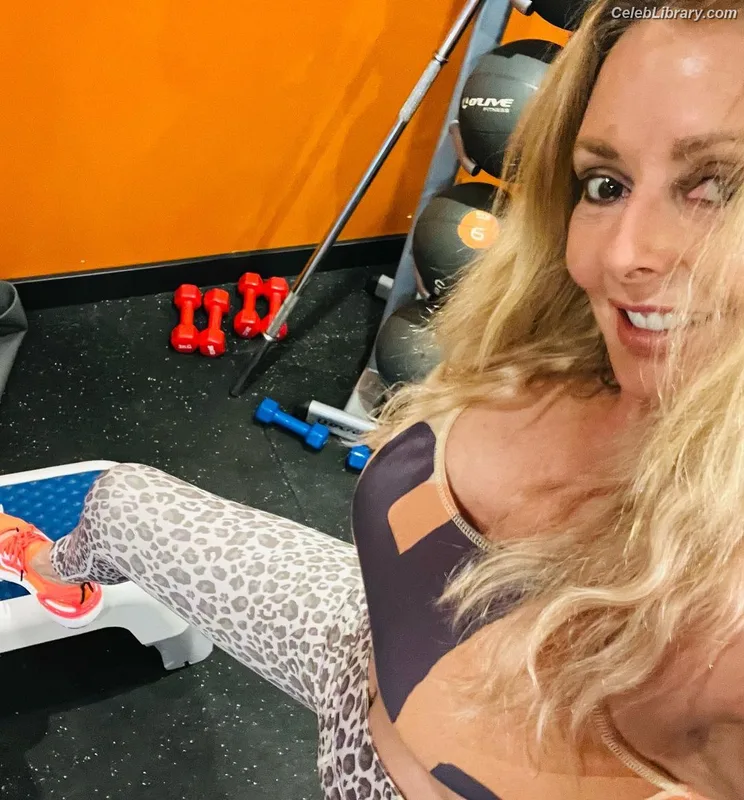 Carol Vorderman photo 23 of 679