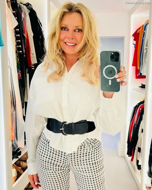 Carol Vorderman photo 4 of 679