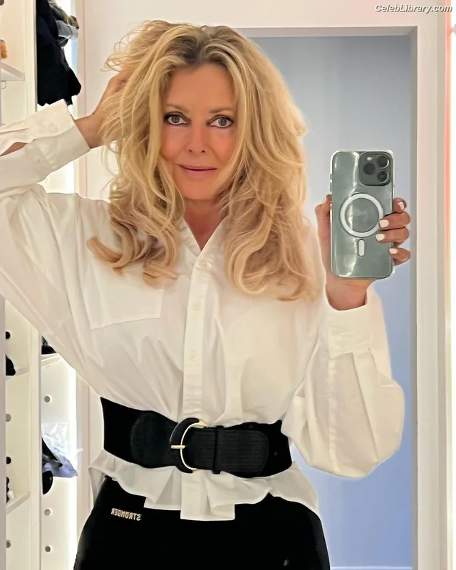 Carol Vorderman photo 5 of 679