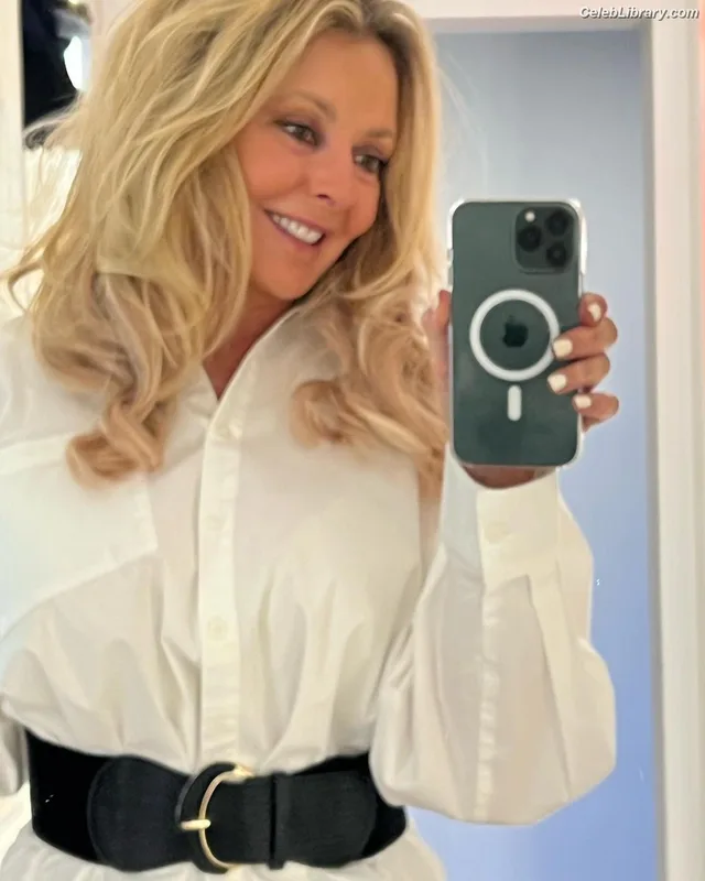 Carol Vorderman photo 8 of 679