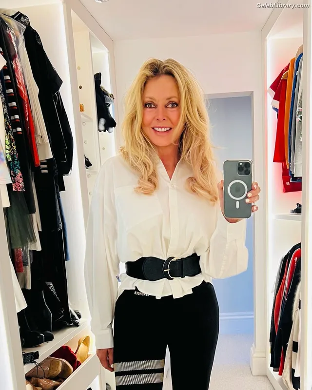 Carol Vorderman photo 9 of 679