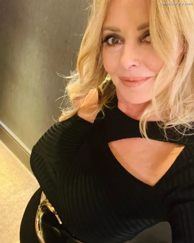 Carol Vorderman photo 10 of 679