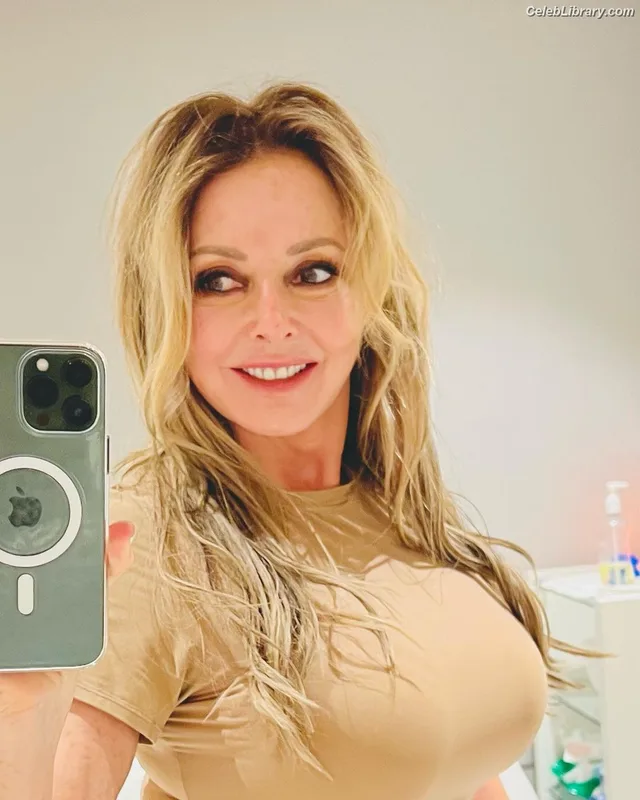 Carol Vorderman photo 15 of 679