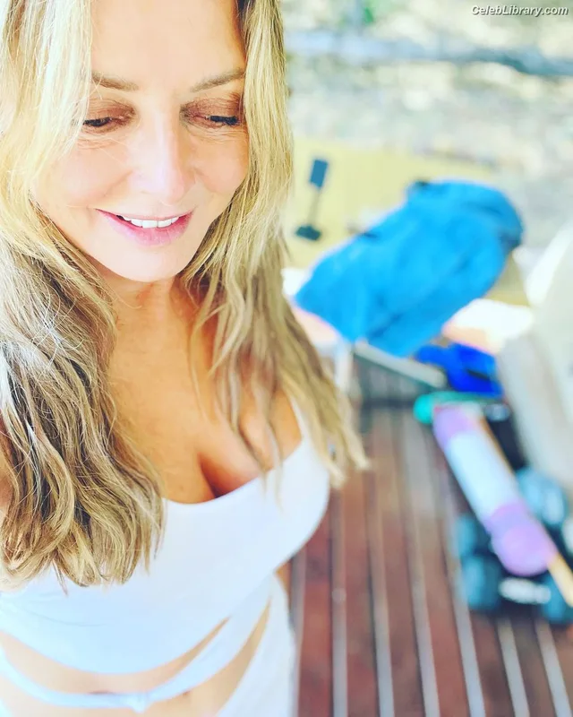 Carol Vorderman photo 21 of 679
