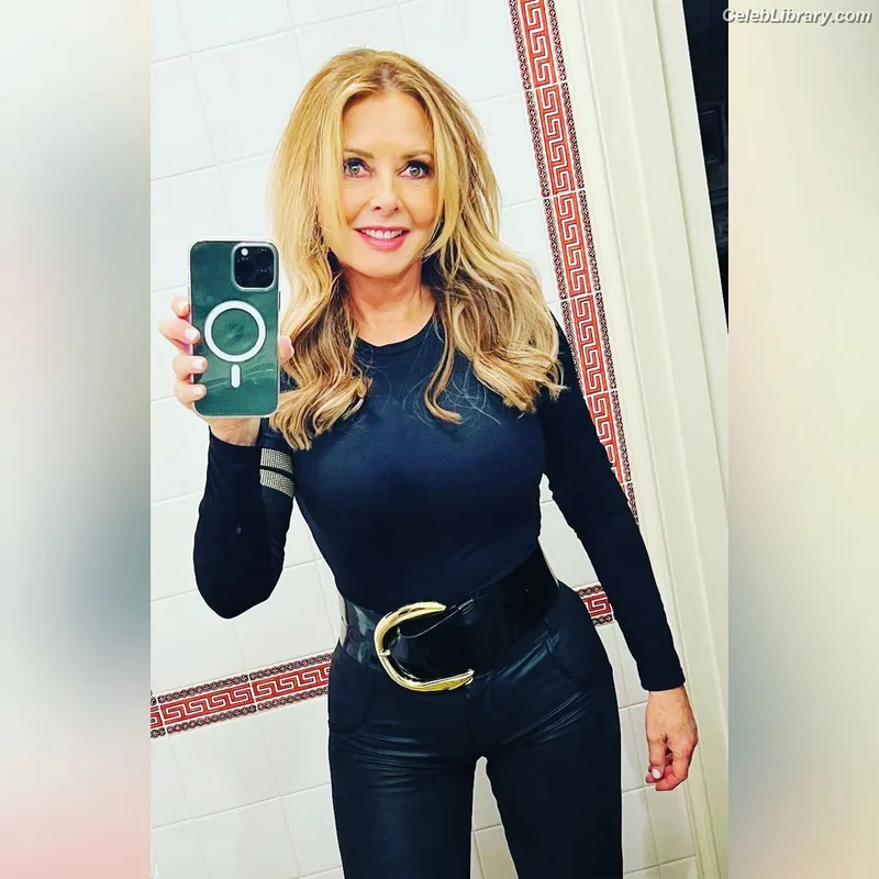Carol Vorderman photo 8 of 679