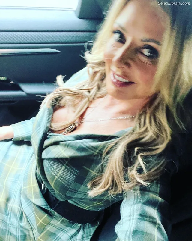 Carol Vorderman photo 10 of 679