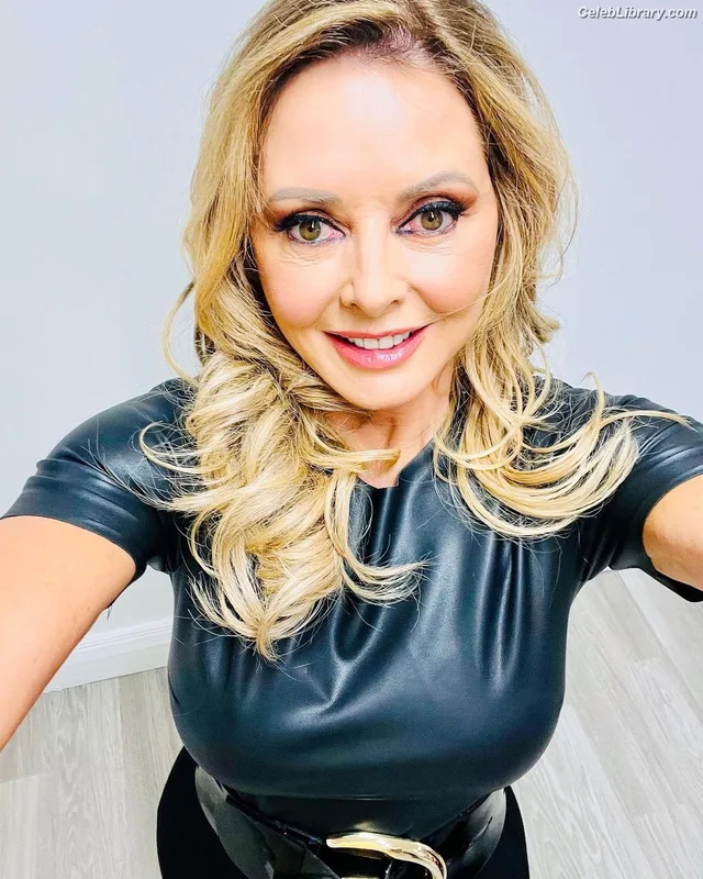Carol Vorderman photo 2 of 679