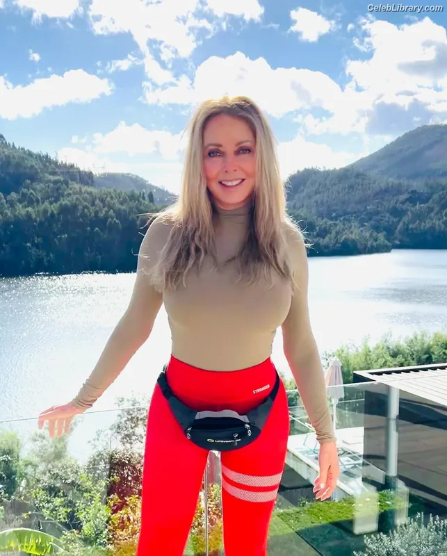 Carol Vorderman photo 16 of 679