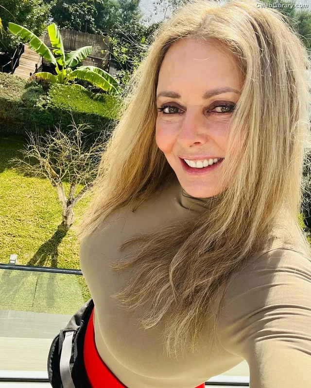 Carol Vorderman photo 17 of 679