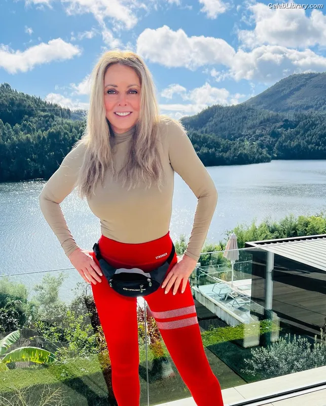 Carol Vorderman photo 18 of 679