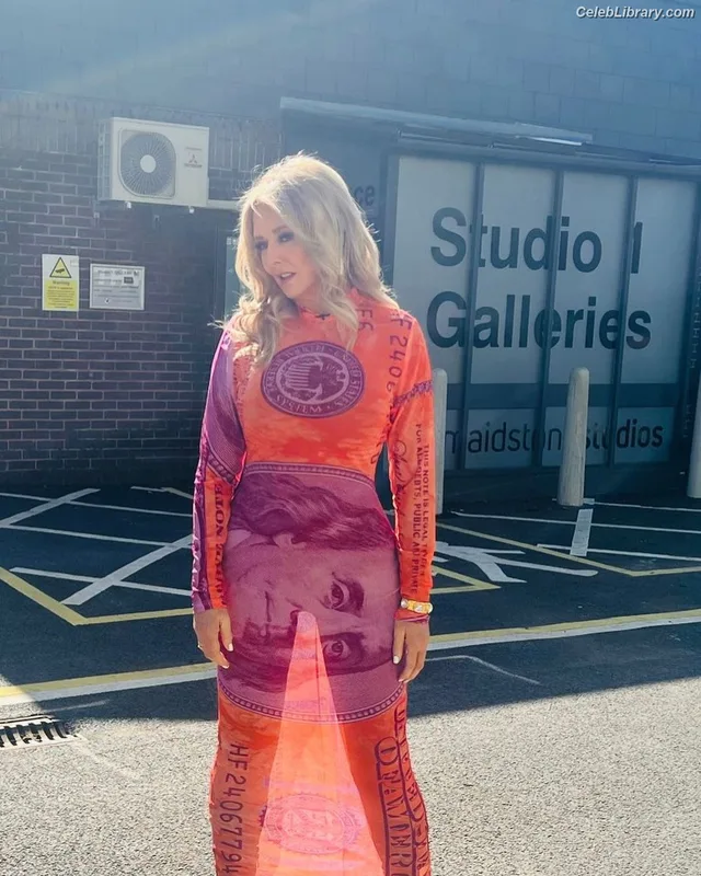 Carol Vorderman photo 14 of 679