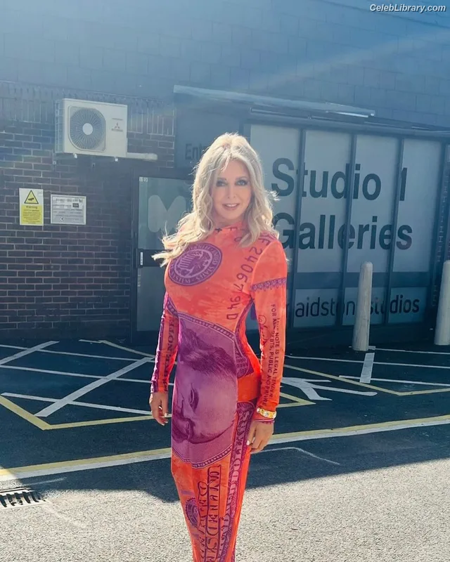 Carol Vorderman photo 16 of 679
