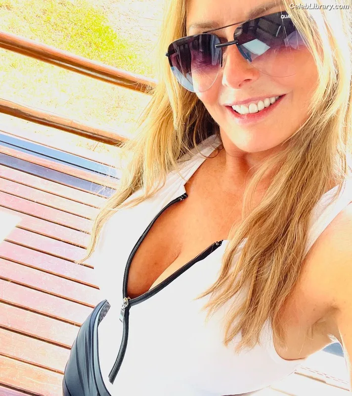 Carol Vorderman photo 16 of 679