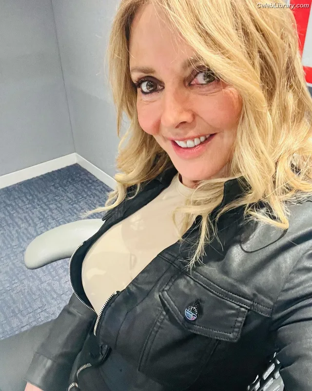 Carol Vorderman photo 14 of 679