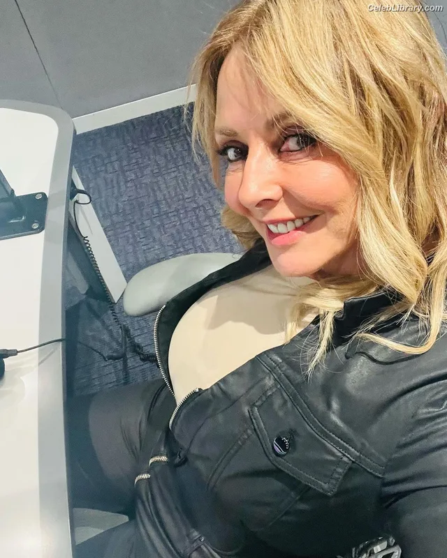 Carol Vorderman photo 15 of 679