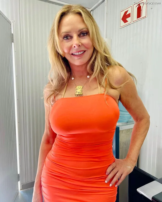 Carol Vorderman photo 1 of 679