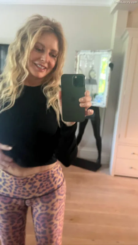 Carol Vorderman photo 13 of 679
