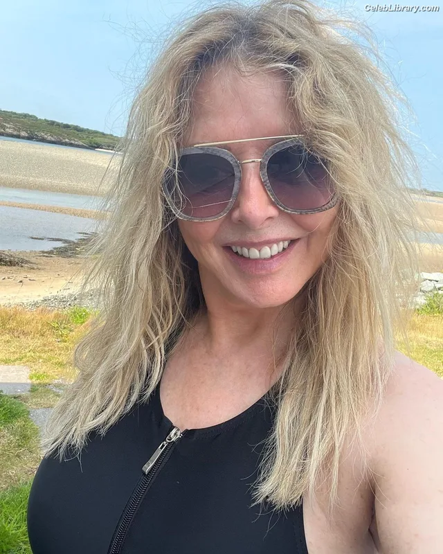Carol Vorderman photo 7 of 679