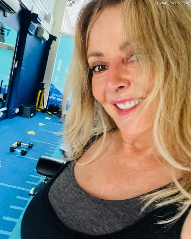 Carol Vorderman photo 17 of 679