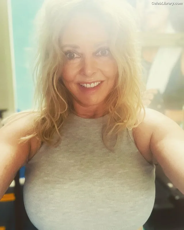 Carol Vorderman photo 21 of 679