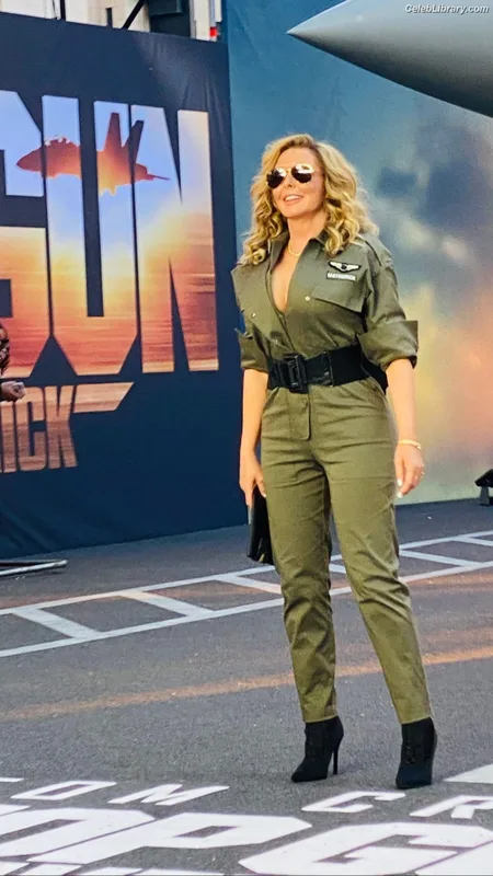 Carol Vorderman photo 9 of 679