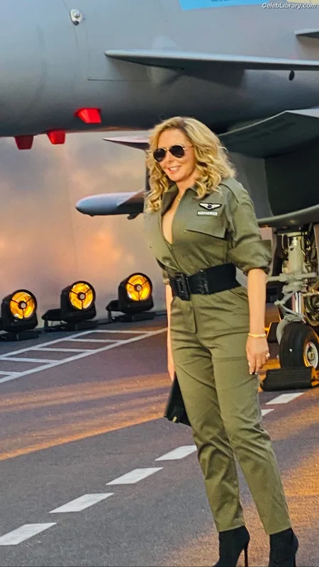 Carol Vorderman photo 14 of 679