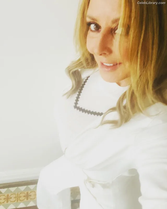 Carol Vorderman photo 18 of 679
