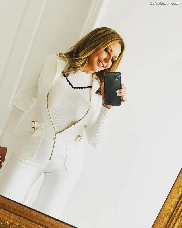 Carol Vorderman photo 19 of 679