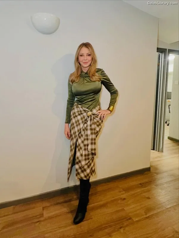 Carol Vorderman photo 7 of 679