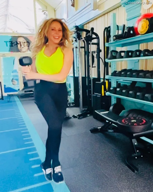 Carol Vorderman photo 10 of 679