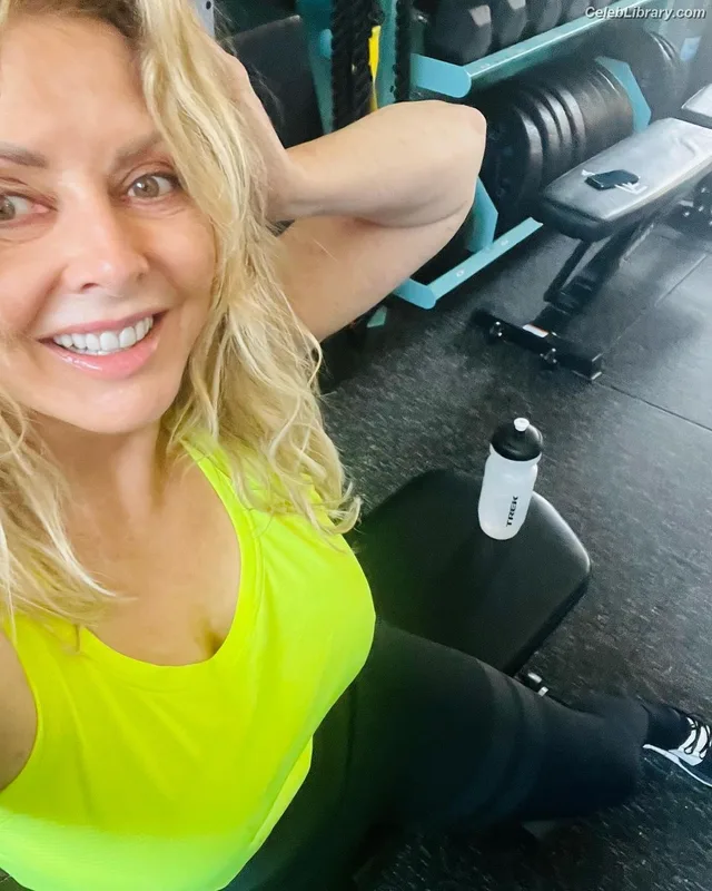 Carol Vorderman photo 13 of 679