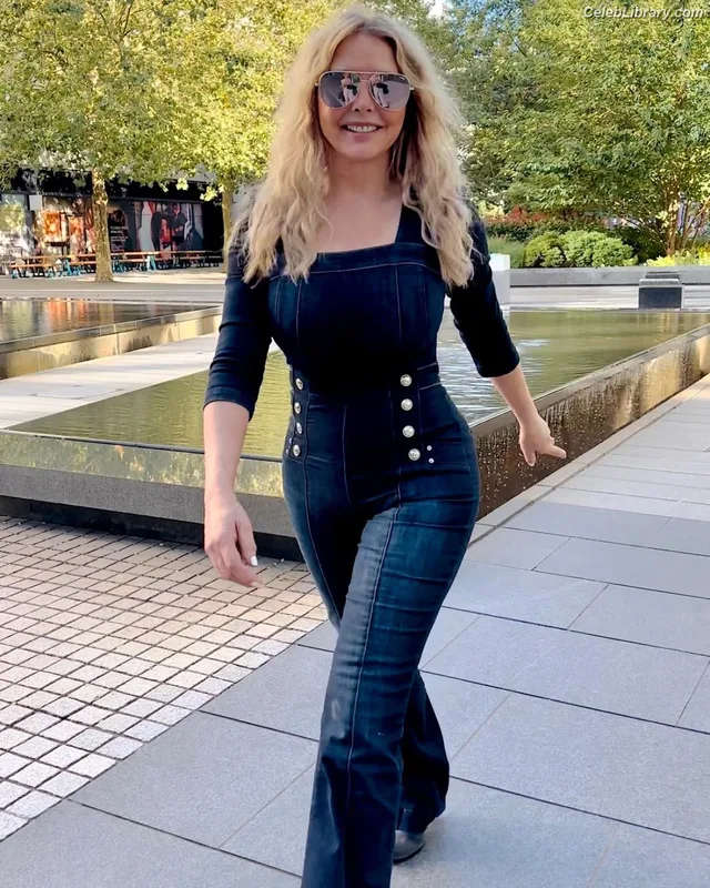Carol Vorderman photo 15 of 679