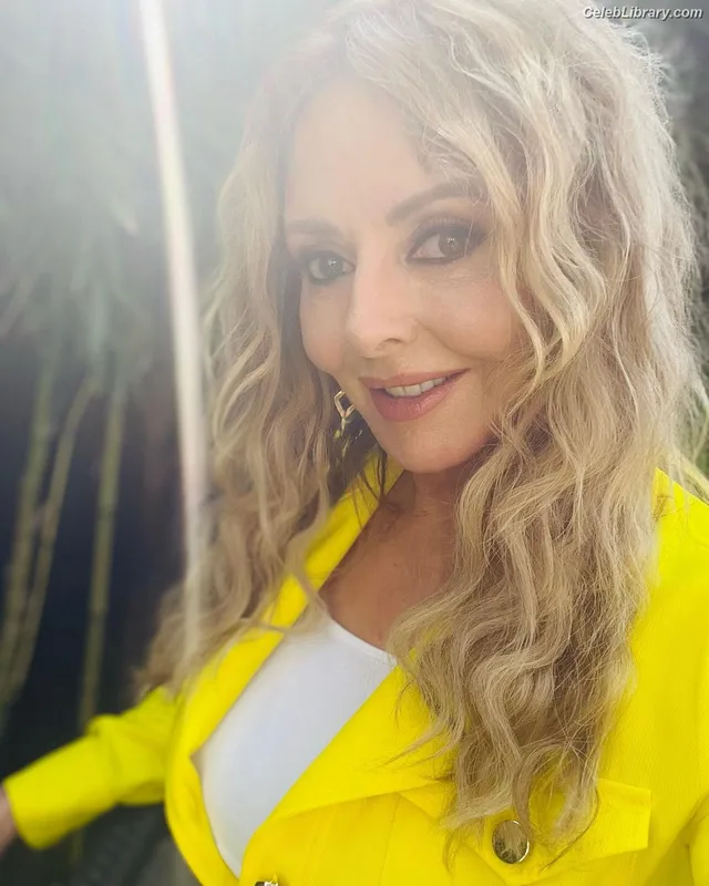 Carol Vorderman photo 2 of 679