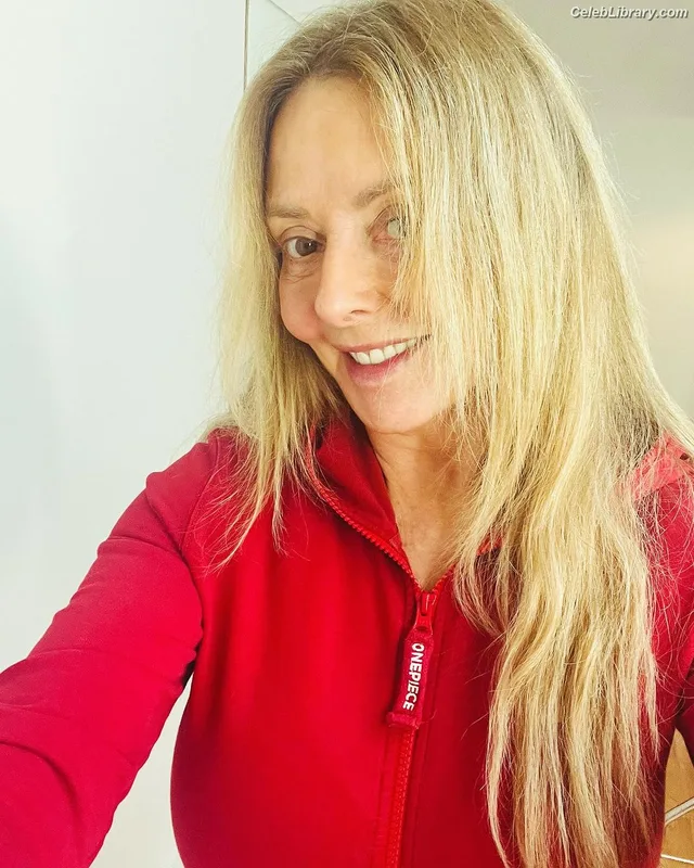 Carol Vorderman photo 20 of 679
