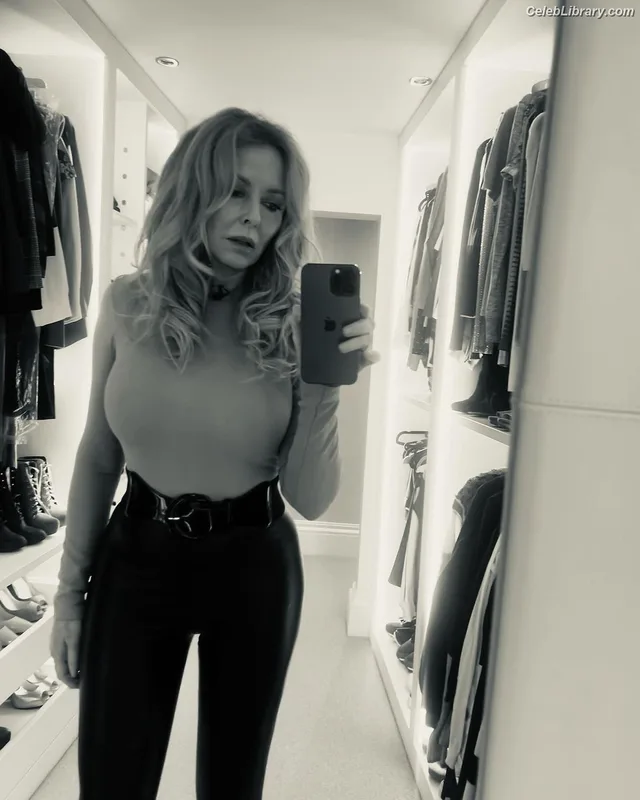 Carol Vorderman photo 1 of 679