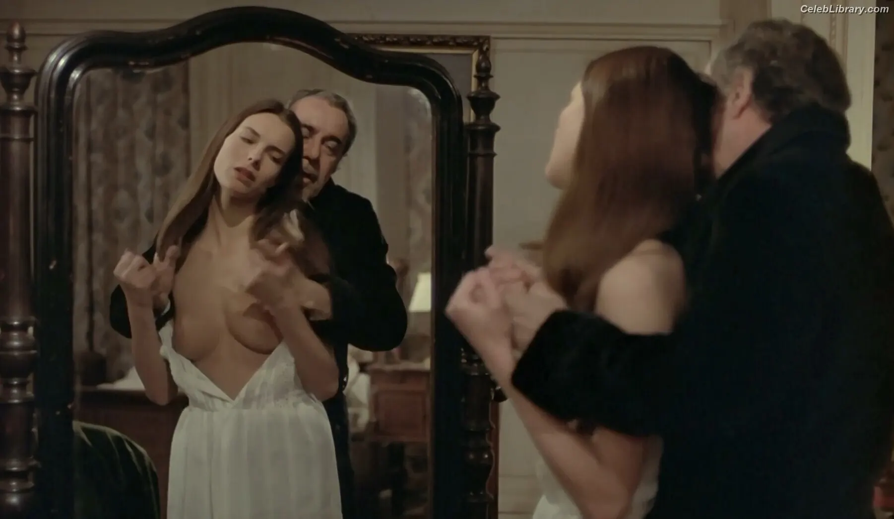 Carole Bouquet photo 24 of 38