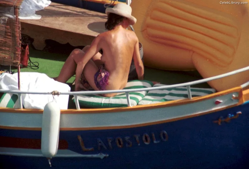 Carole Bouquet photo 11 of 39