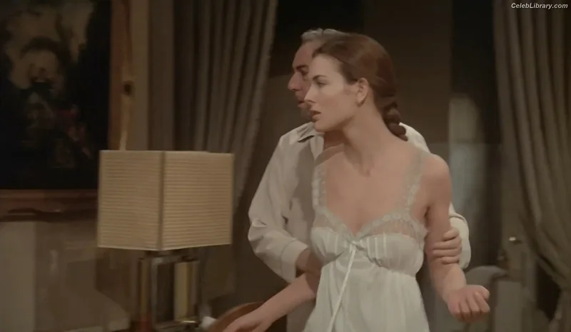 Carole Bouquet photo 23 of 39