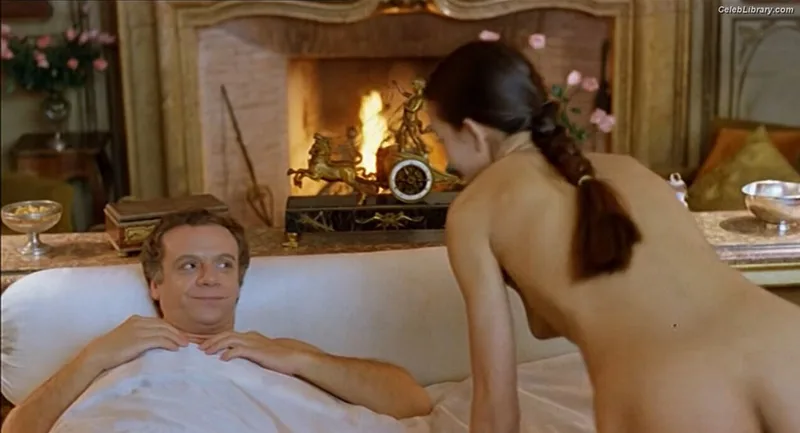 Carole Bouquet photo 5 of 39