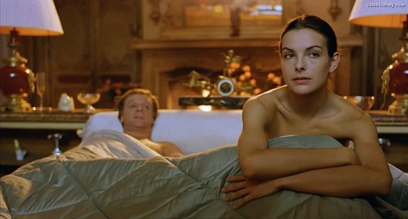 Carole Bouquet photo 8 of 39