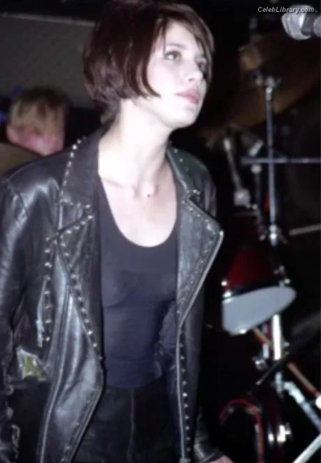 Caroline Catz photo 4 of 42