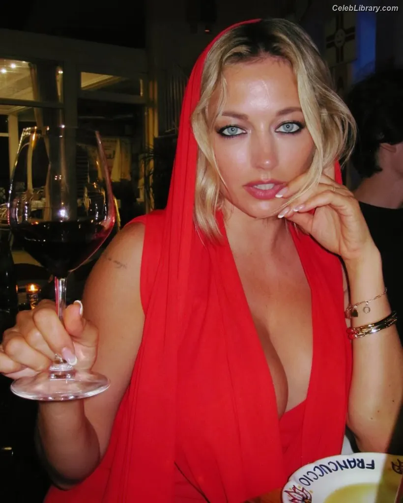 Caroline Vreeland photo 3 of 2468