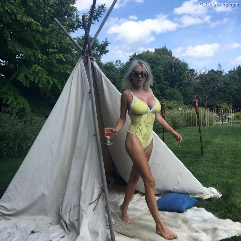 Caroline Vreeland photo 16 of 2475